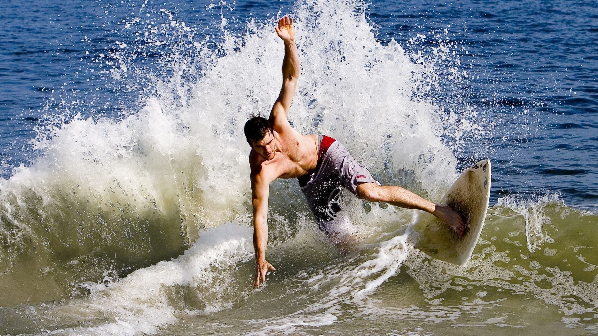 欧洲足球激烈争夺，豪门战火不断！，欧洲足球集锦