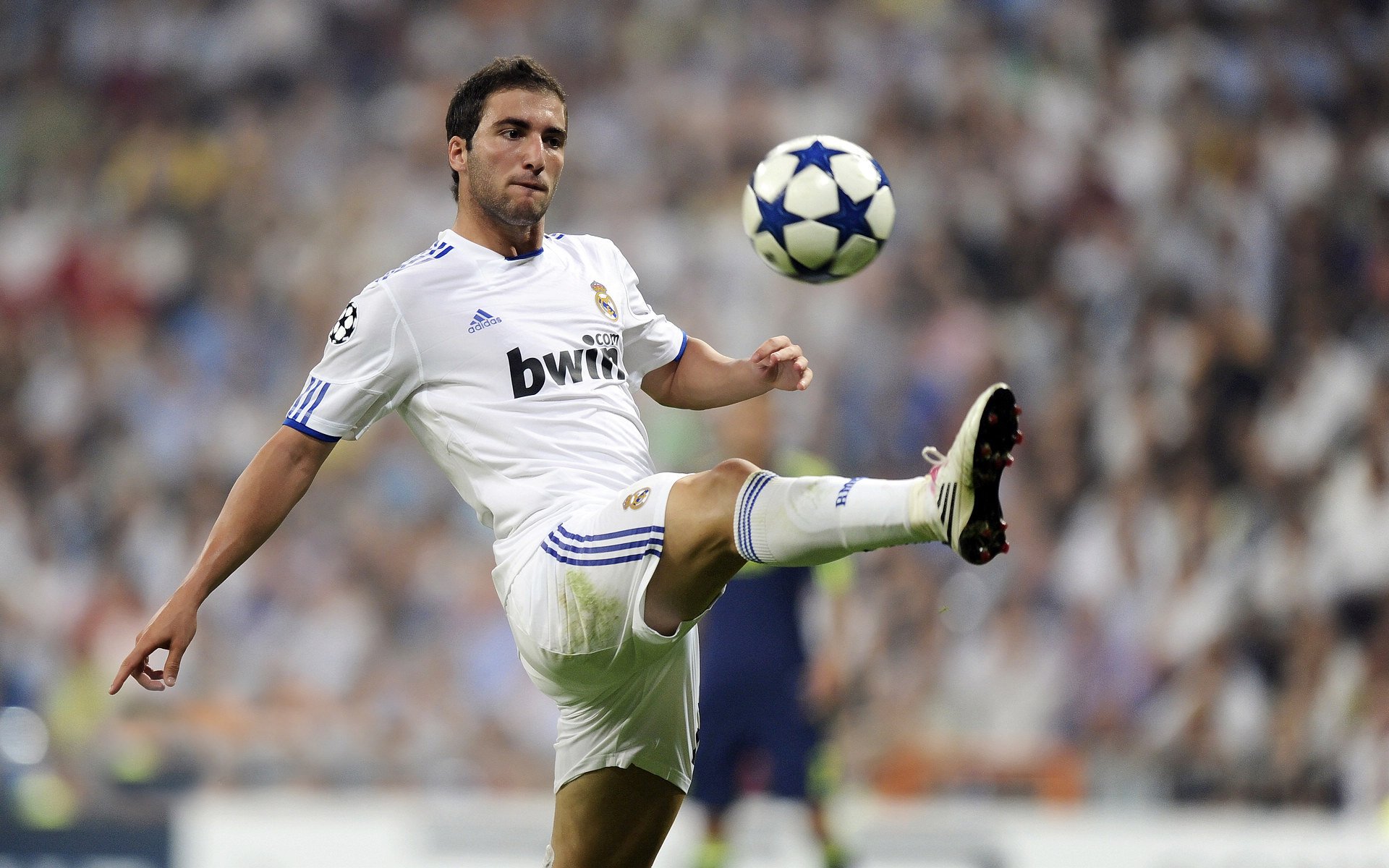 乐鱼体育平台官网-里昂年轻化阵容提升球队活力，里昂阵容2020阵型图